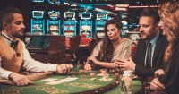 Casinos ger ffynhonnau Indiaidd